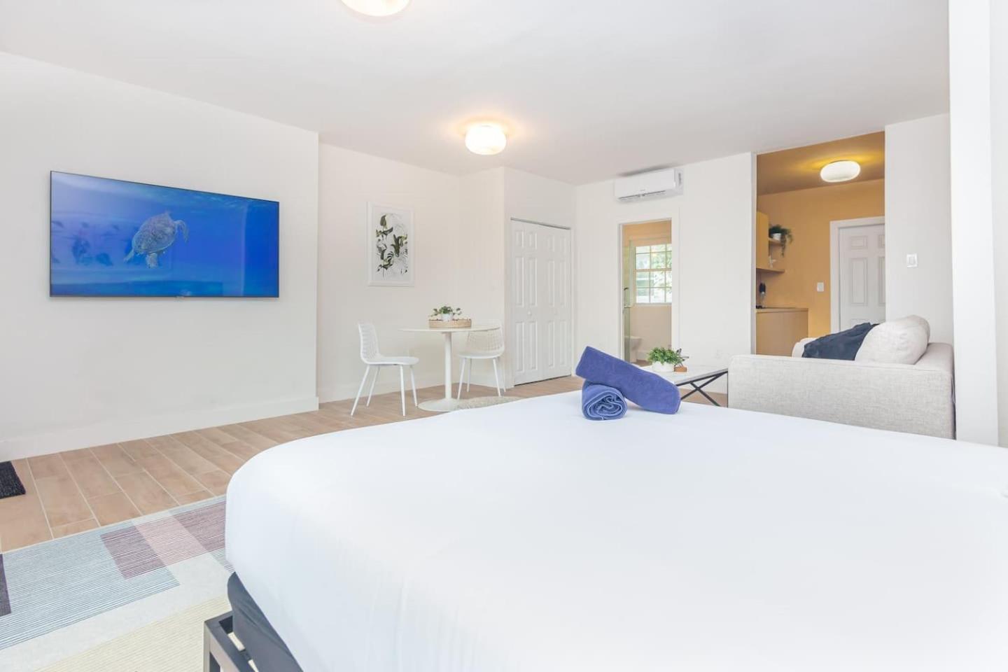 Large Stylish Studio Apartment In El Portal #3 Miami Exteriör bild