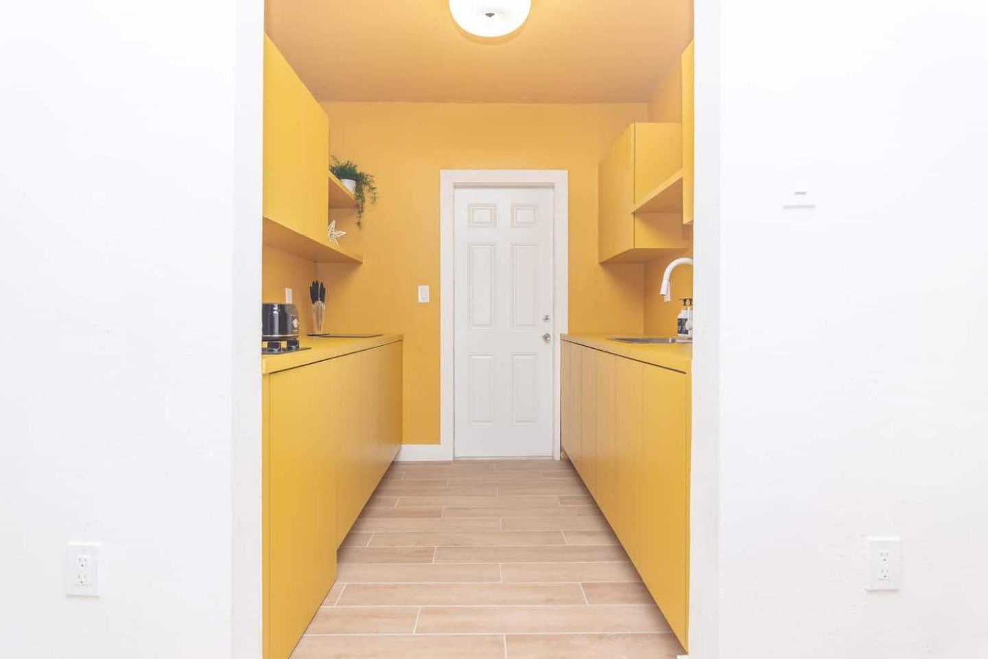 Large Stylish Studio Apartment In El Portal #3 Miami Exteriör bild