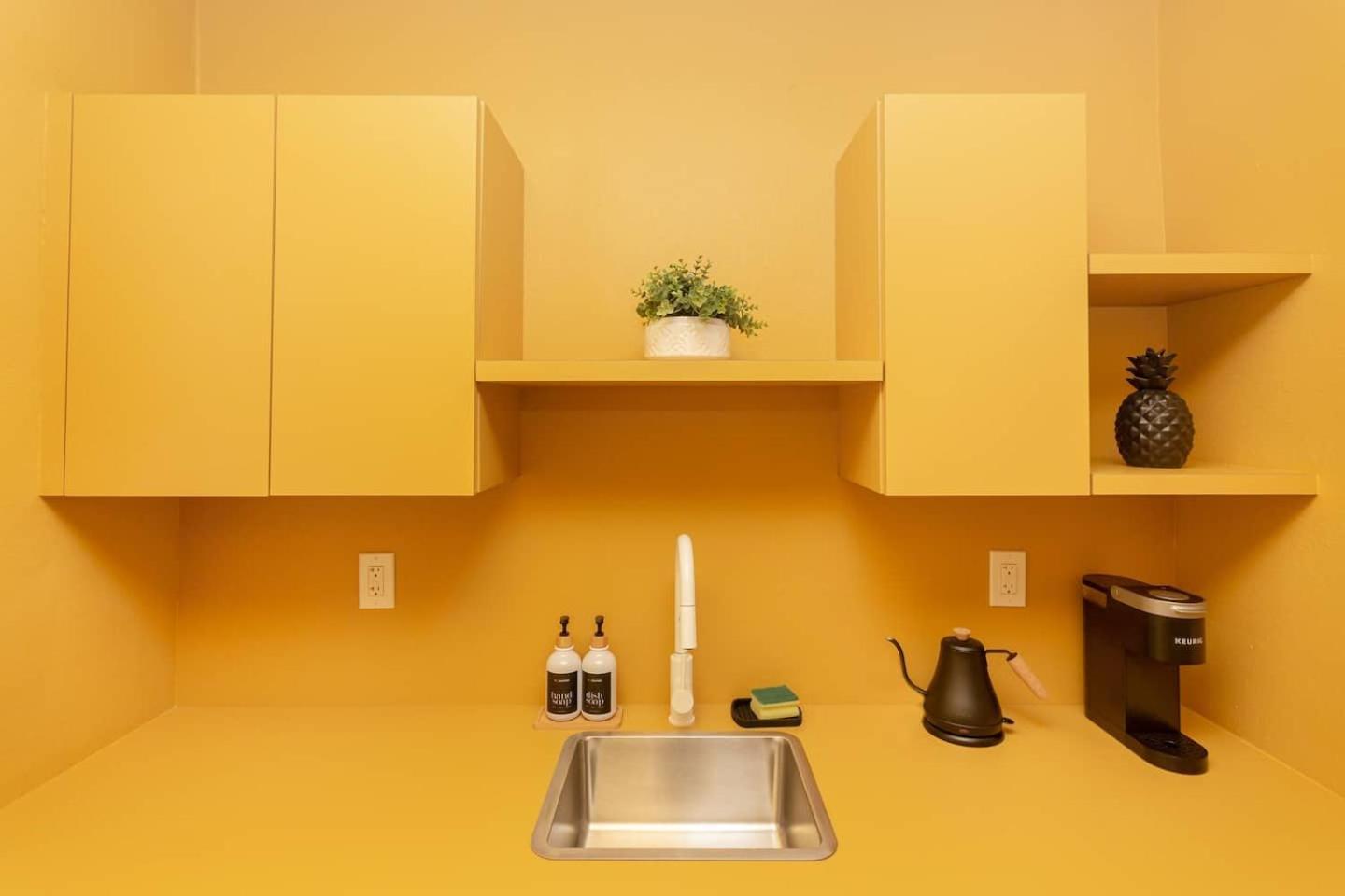 Large Stylish Studio Apartment In El Portal #3 Miami Exteriör bild