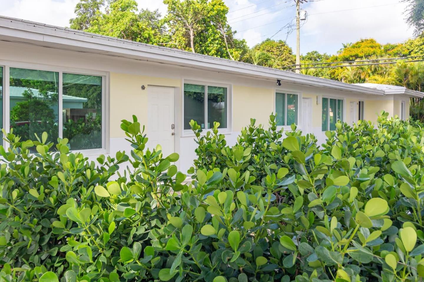 Large Stylish Studio Apartment In El Portal #3 Miami Exteriör bild
