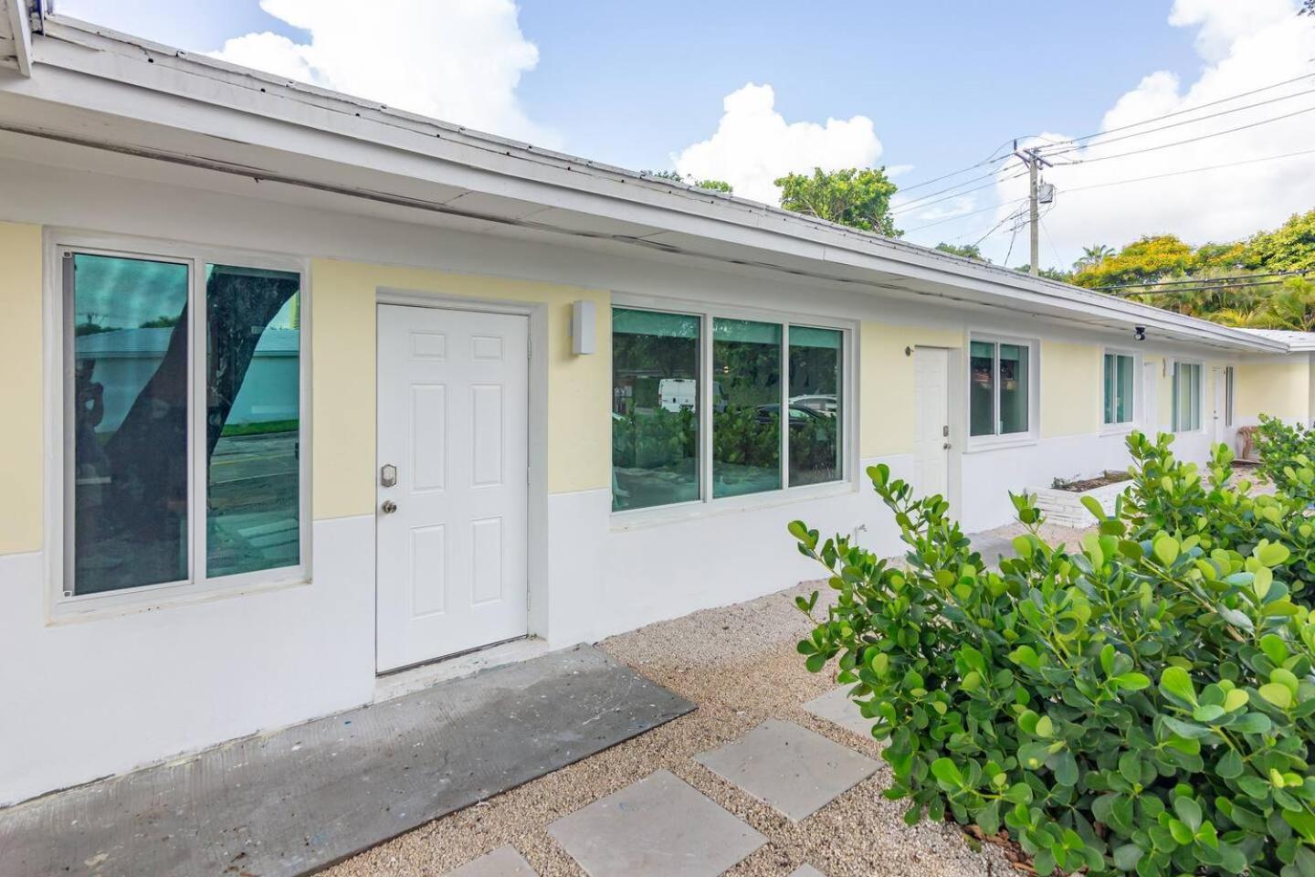 Large Stylish Studio Apartment In El Portal #3 Miami Exteriör bild