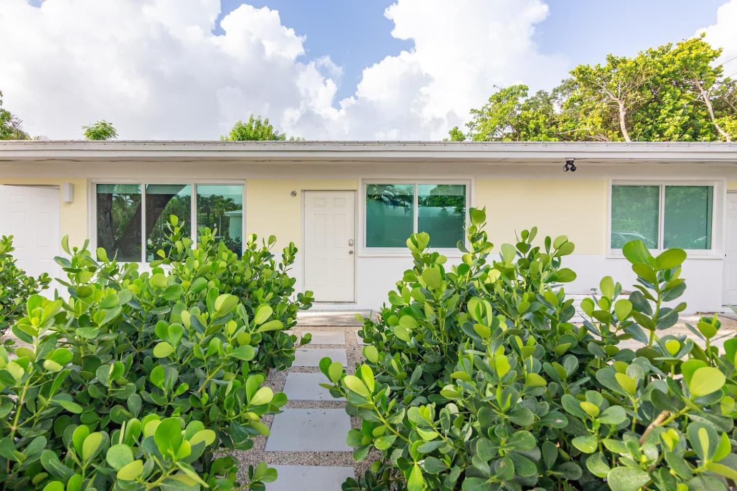 Large Stylish Studio Apartment In El Portal #3 Miami Exteriör bild