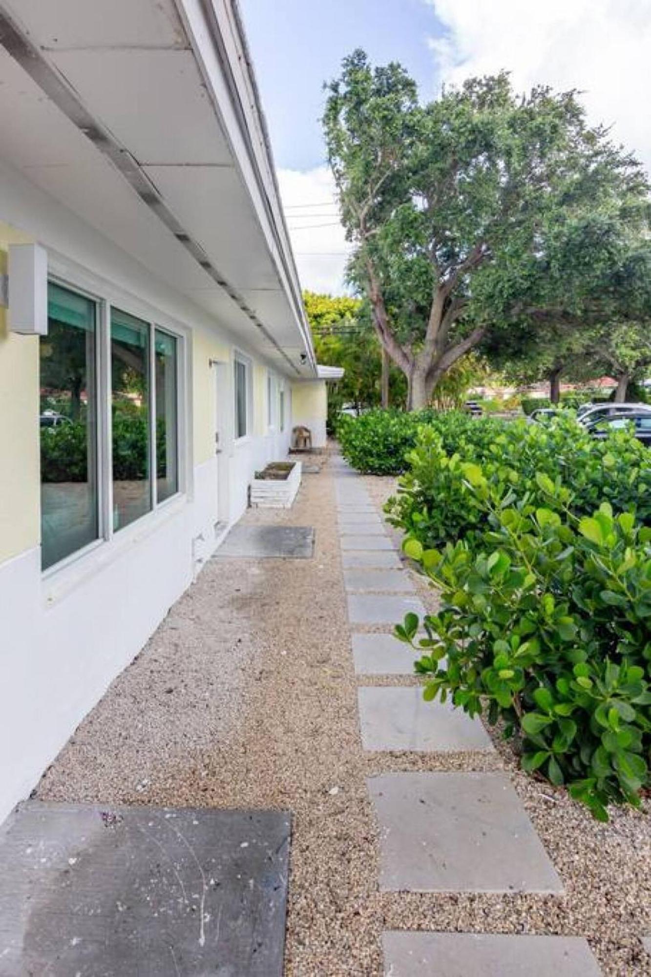 Large Stylish Studio Apartment In El Portal #3 Miami Exteriör bild
