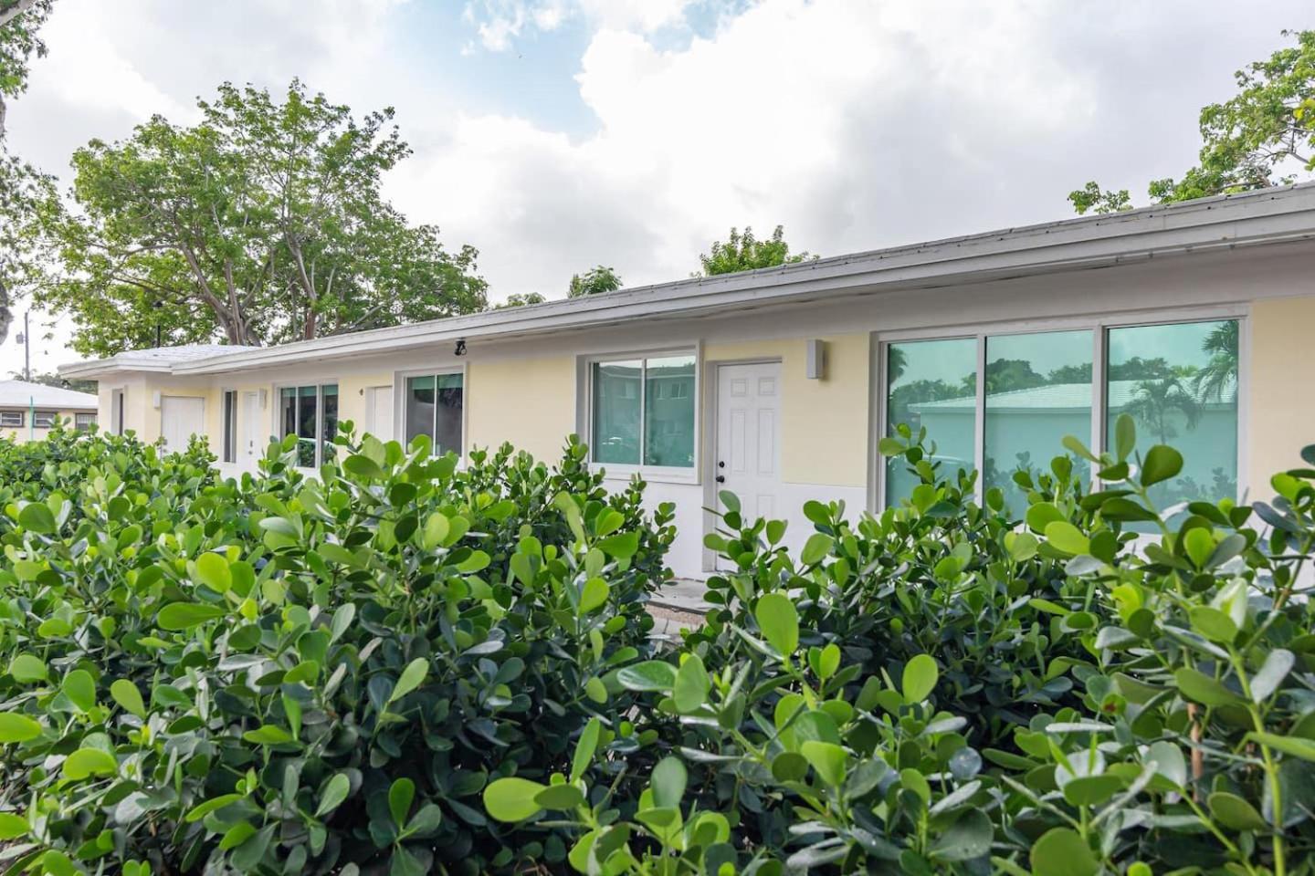 Large Stylish Studio Apartment In El Portal #3 Miami Exteriör bild